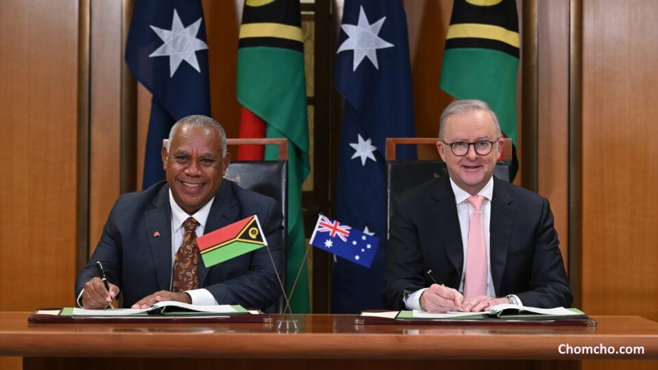 Australian PM Anthony Albanese and Vanuatu PM Jotham Napat sign the Nakamal Agreement in Canberra, June 29, 2026.